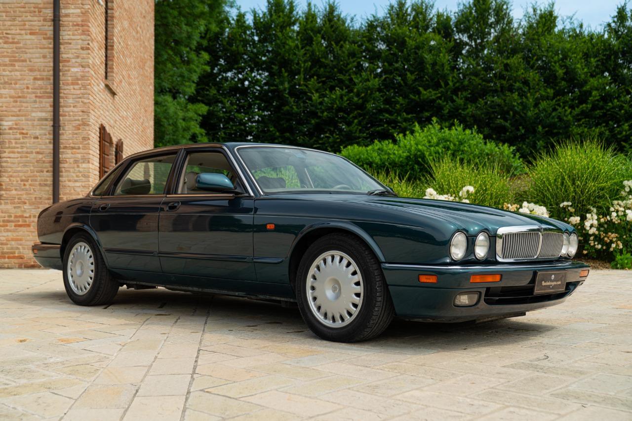 Image of Jaguar XJ6